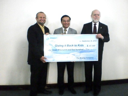 Tập đoàn Boeing hỗ trợ 67.500USD cho trẻ em nghèo tại Đà Nẵng - ảnh 1
