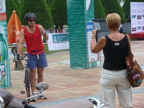 Du khách quốc tế đua tài bên bờ biển Đà Nẵng - ảnh 7