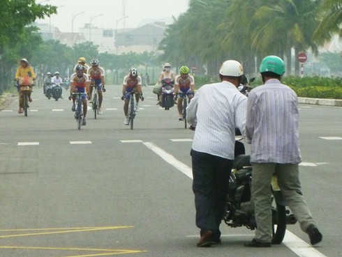 Du khách quốc tế đua tài bên bờ biển Đà Nẵng - ảnh 23