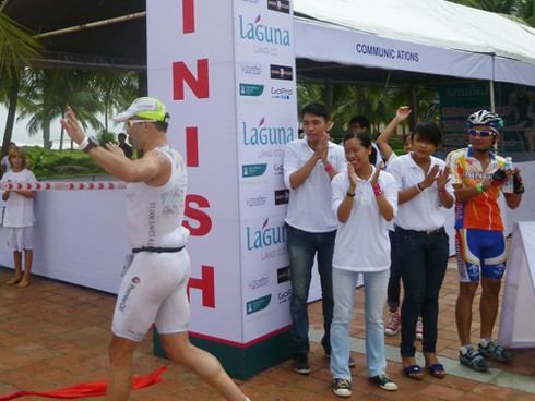 Du khách quốc tế đua tài bên bờ biển Đà Nẵng - ảnh 27