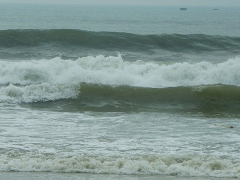 Hơn 5.000 ngư dân vẫn chưa vào tránh bão dị thường - ảnh 1