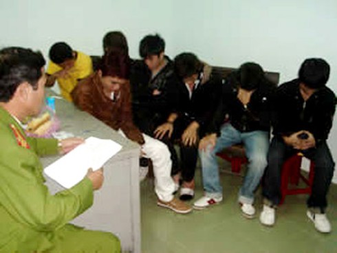Đà Nẵng: Bắt nhóm học sinh, sinh viên