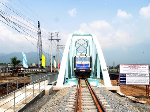 Hoàn tất nâng cấp 10 cầu đường sắt yếu ở miền Trung - ảnh 2