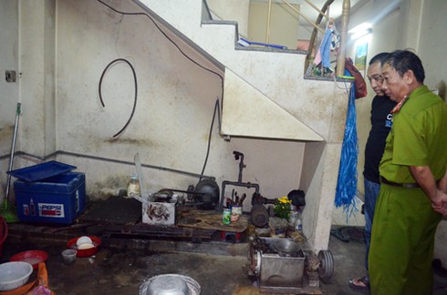 Dùng máy xay thịt rò điện, một thanh niên tử vong - ảnh 1