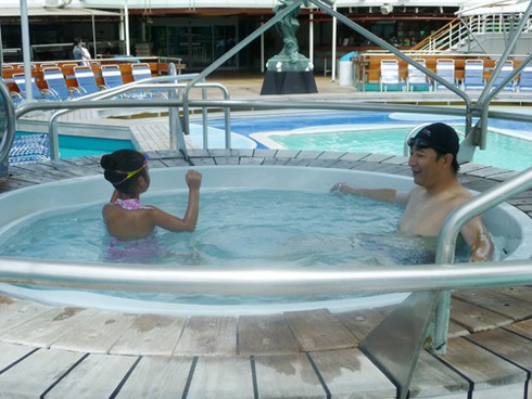 Khám phá du thuyền 5 sao của Mỹ cập cảng Huế - ảnh 6