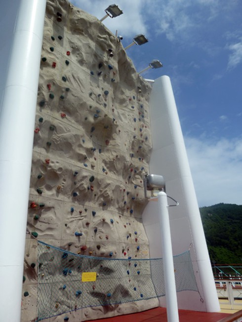 Khám phá du thuyền 5 sao của Mỹ cập cảng Huế - ảnh 7