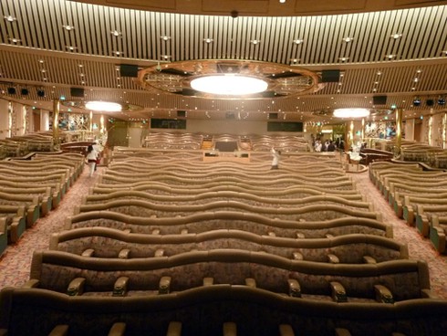 Khám phá du thuyền 5 sao của Mỹ cập cảng Huế - ảnh 10