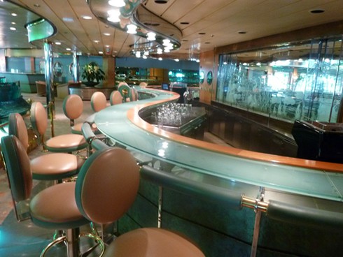 Khám phá du thuyền 5 sao của Mỹ cập cảng Huế - ảnh 12