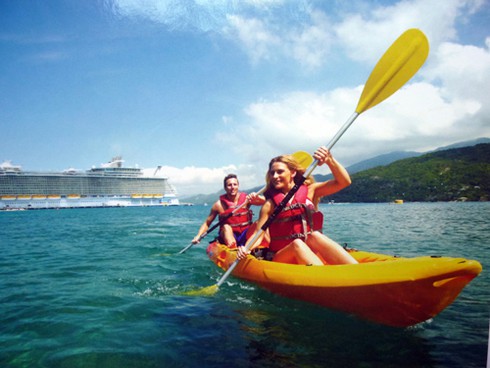 Khám phá du thuyền 5 sao của Mỹ cập cảng Huế - ảnh 18