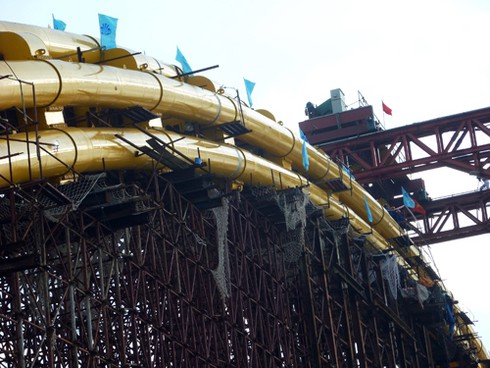 Đà Nẵng hợp long vòm thép lớn nhất của cầu Rồng - ảnh 2
