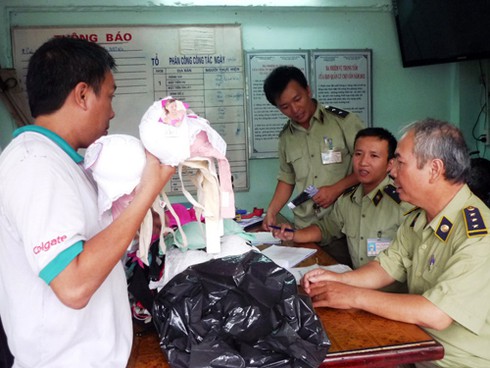 Đà Nẵng: Phát hiện áo dây nịt ngực Trung Quốc có chứa