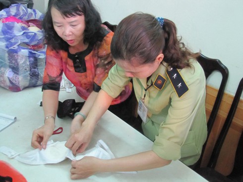 Xét nghiệm chất lạ trong áo ngực Trung Quốc - ảnh 1