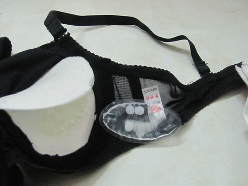 Xét nghiệm chất lạ trong áo ngực Trung Quốc - ảnh 2