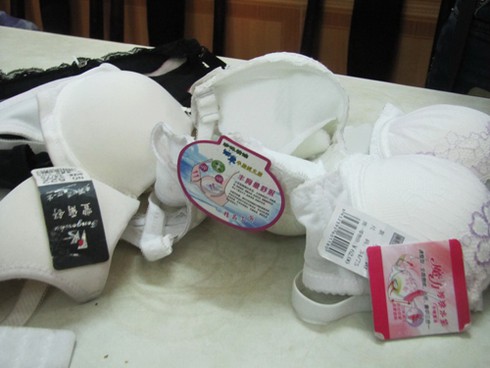 Xét nghiệm chất lạ trong áo ngực Trung Quốc - ảnh 3