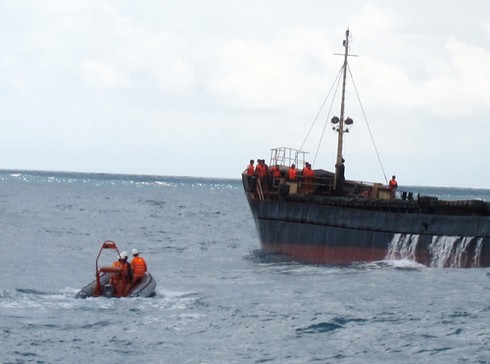 Cận cảnh vụ cứu con tàu