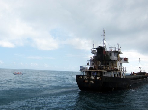 Cận cảnh vụ cứu con tàu