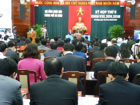 Đà Nẵng đối mặt