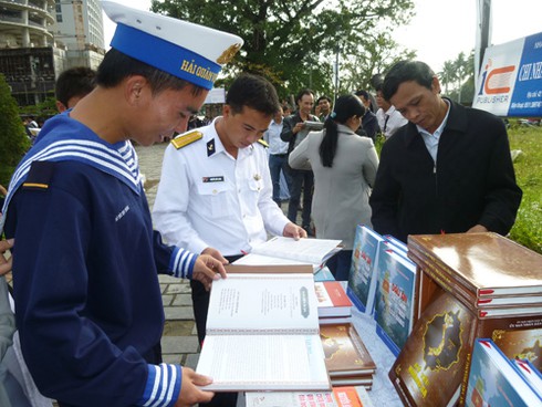 Đà Nẵng: Hàng nghìn người xem triển lãm về Hoàng Sa - ảnh 4