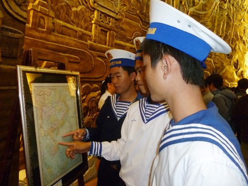 Đà Nẵng: Hàng nghìn người xem triển lãm về Hoàng Sa - ảnh 12