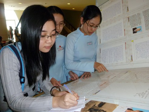 Đà Nẵng: Hàng nghìn người xem triển lãm về Hoàng Sa - ảnh 17