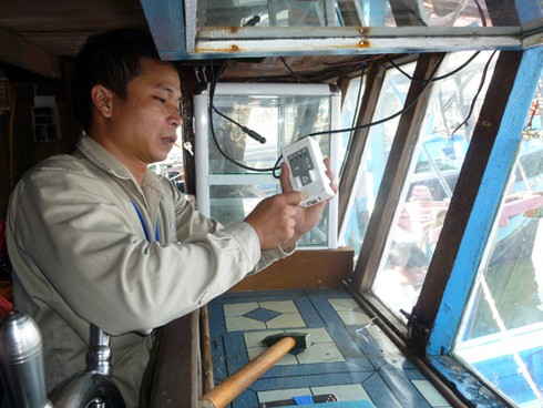 Đà Nẵng: Lắp đặt thiết bị kết nối vệ tinh cho tàu cá của