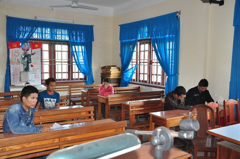 Bắt ổ cờ bạc công khai giữa khu dân cư - ảnh 1