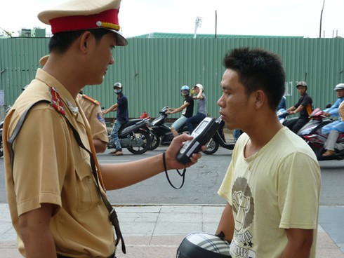 Siết chặt kiểm tra nồng độ cồn dịp Tết Nguyên đán - ảnh 1