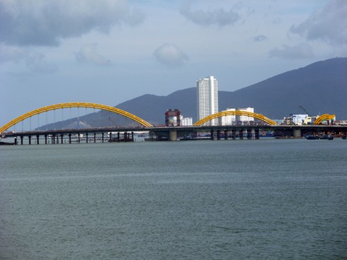 Ngắm rồng bay từ những cây cầu trên sông Hàn - ảnh 3