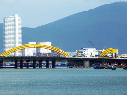 Ngắm rồng bay từ những cây cầu trên sông Hàn - ảnh 4