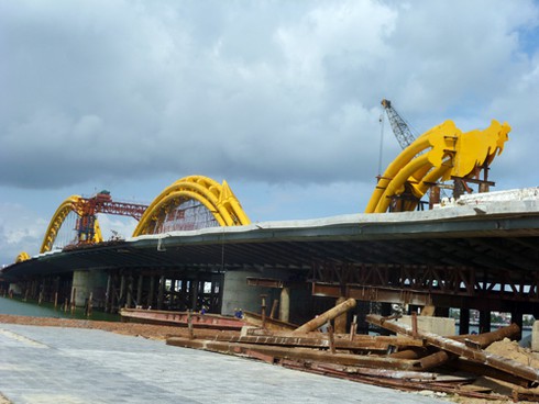 Ngắm rồng bay từ những cây cầu trên sông Hàn - ảnh 5