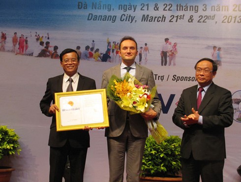 Trao 9 giấy phép đầu tư với tổng vốn 3.504 tỉ đồng và 30 triệu USD - ảnh 1