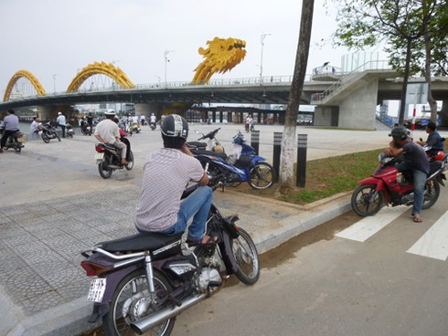 Đầu rồng của cầu Rồng thấp quá chăng? - ảnh 2