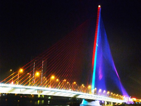 Ngắm hai cây cầu
