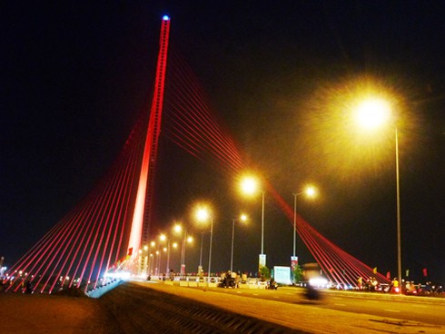 Ngắm hai cây cầu