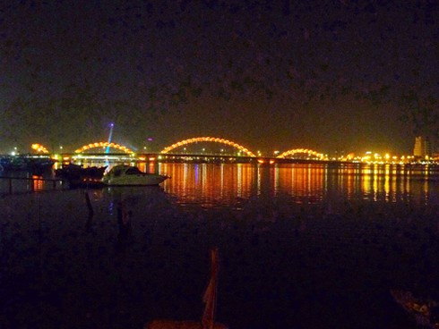 Ngắm hai cây cầu