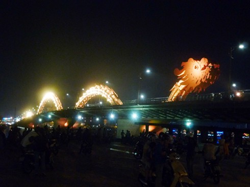 Ngắm hai cây cầu