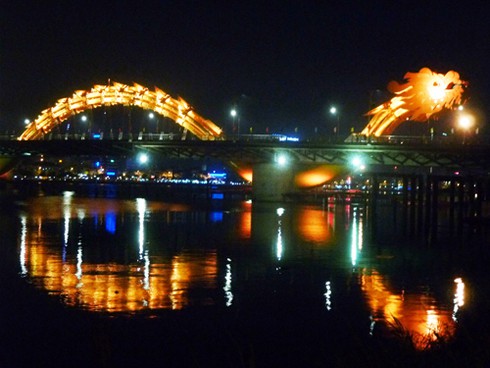 Ngắm hai cây cầu