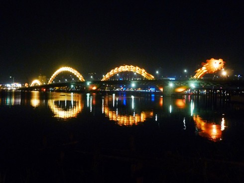 Ngắm hai cây cầu
