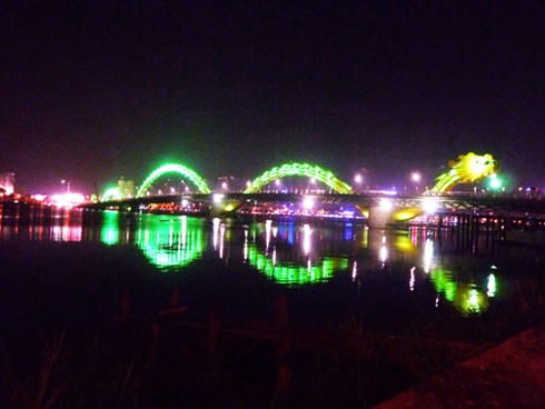 Ngắm hai cây cầu