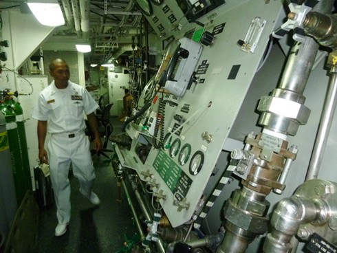 Khám phá sức mạnh tàu cứu hộ USNS Salvor của Mỹ tại Đà Nẵng - ảnh 16