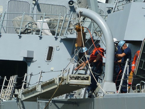 Xem chiến hạm USS Chung-Hoon của Mỹ tạm biệt Đà Nẵng - ảnh 3