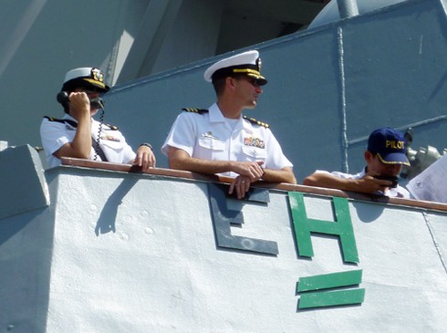 Xem chiến hạm USS Chung-Hoon của Mỹ tạm biệt Đà Nẵng - ảnh 6