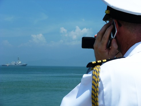 Xem chiến hạm USS Chung-Hoon của Mỹ tạm biệt Đà Nẵng - ảnh 13
