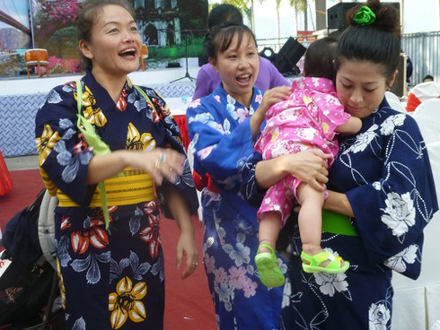 Hình ảnh thú vị trong ngày hội văn hoá - ẩm thực quốc tế Đà Nẵng 2013 - ảnh 2