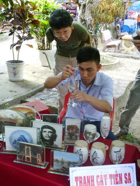 Hình ảnh thú vị trong ngày hội văn hoá - ẩm thực quốc tế Đà Nẵng 2013 - ảnh 7