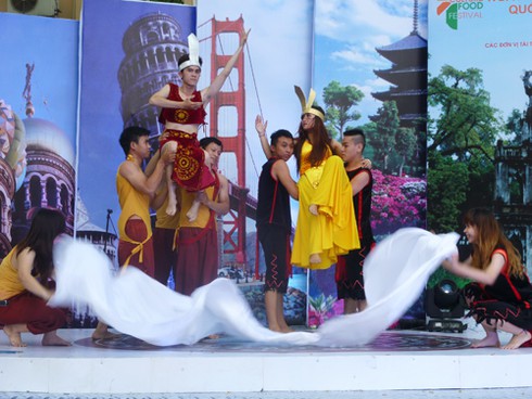 Hình ảnh thú vị trong ngày hội văn hoá - ẩm thực quốc tế Đà Nẵng 2013 - ảnh 11