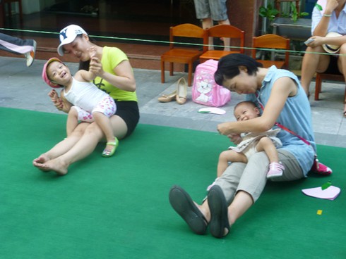 Ngộ nghĩnh kiểu giáo dục Nhật ở trường mầm non Việt - ảnh 11