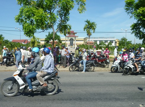 Đà Nẵng: Đau xé lòng đón thi thể các giáo viên bị nạn - ảnh 1