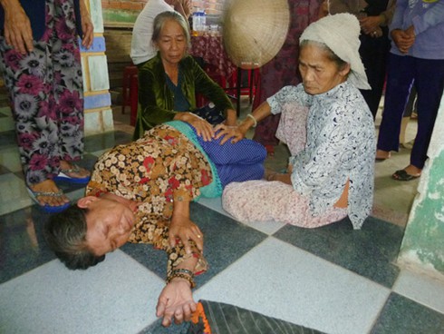Đà Nẵng: Đau xé lòng đón thi thể các giáo viên bị nạn - ảnh 8