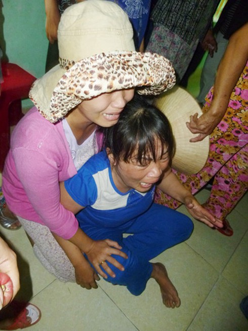 Đà Nẵng: Đau xé lòng đón thi thể các giáo viên bị nạn - ảnh 12